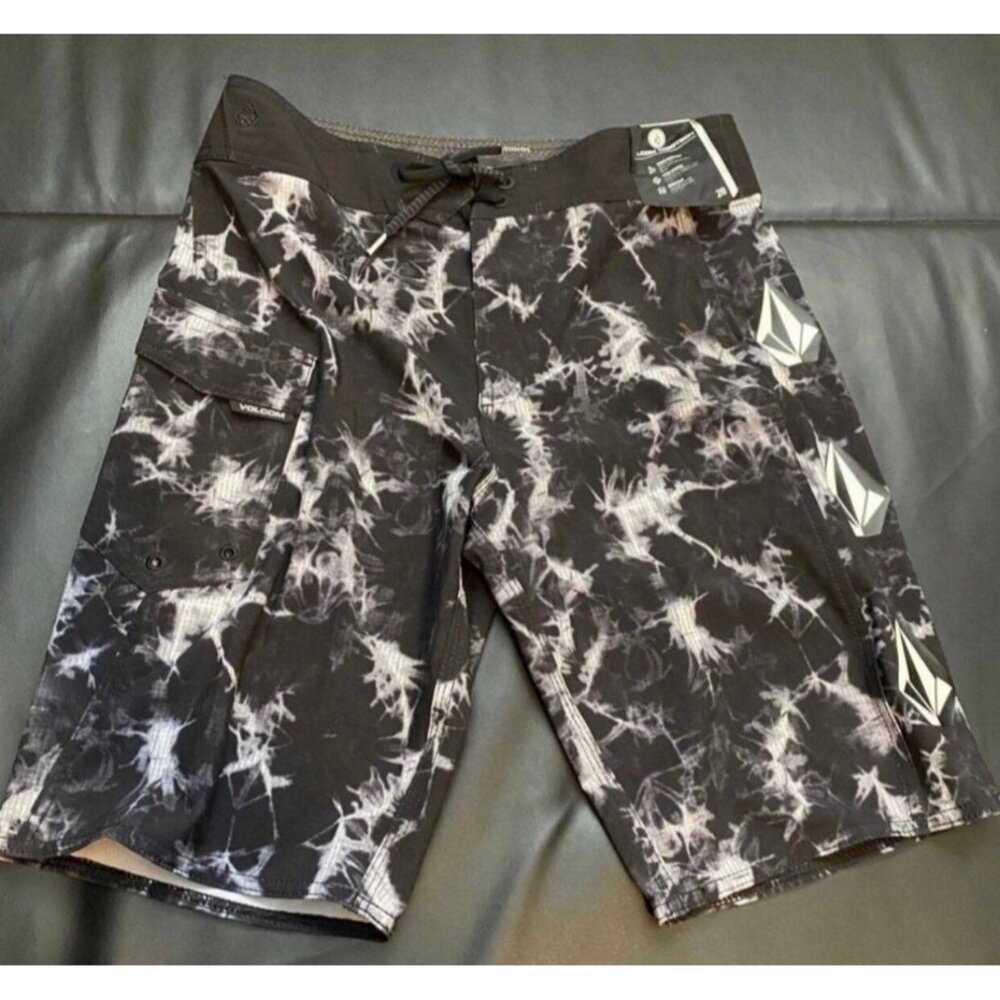 NWT Volcom Board Shorts / Swim Trunks Boys Youth Size 14